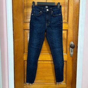 BDG UO Twig Dark Wash Blue Jeans Denim Raw Hem Women’s 24